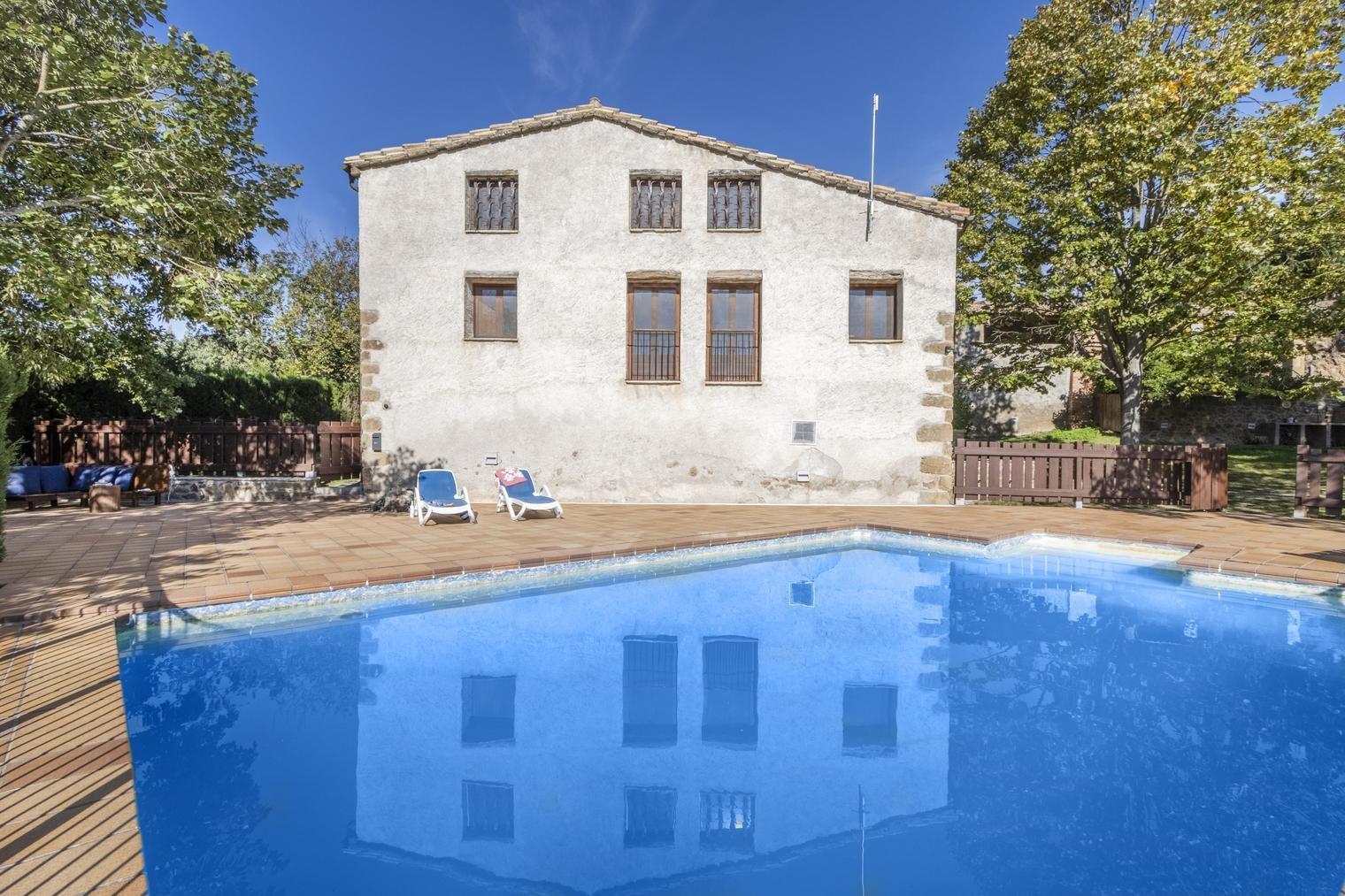 ¡Setiembre en una masía con piscina en plena naturaleza!