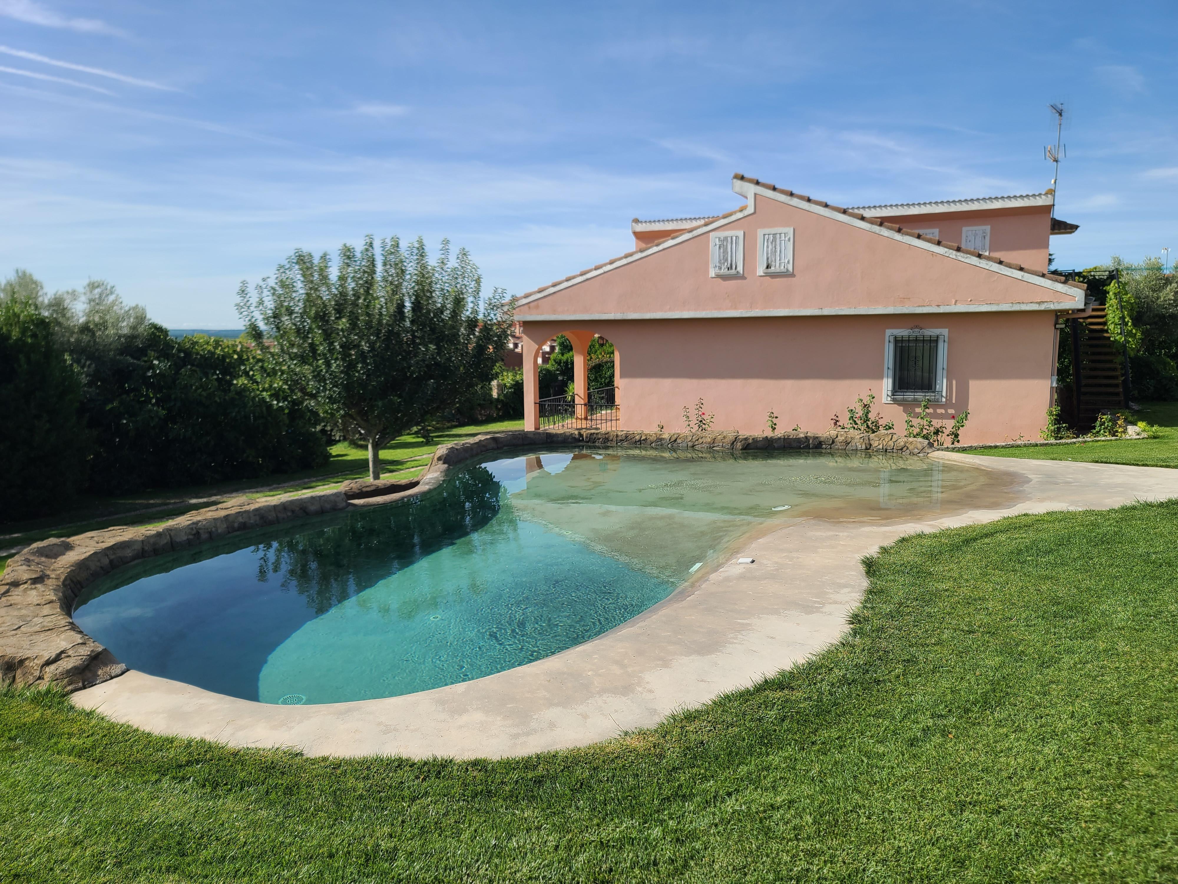 "Últimas fechas disponibles verano-Casa rural exclusiva para grupos con piscina privada y jacuzzi en un entorno idílico"